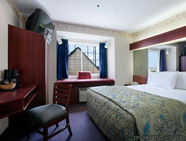 Microtel Inn & Suites By Wyndham Detroit Roseville Room photo